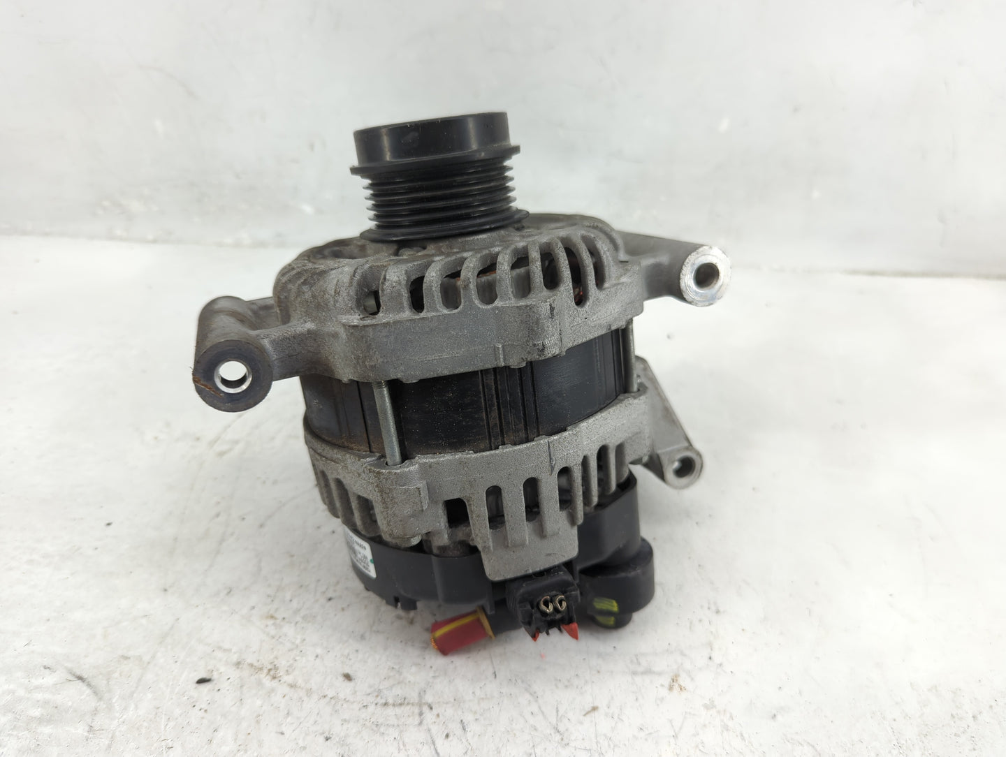 2016-2018 Chevrolet Malibu Alternator Replacement Generator Charging Assembly Engine OEM P/N:13515942 Fits OEM Used Auto Par