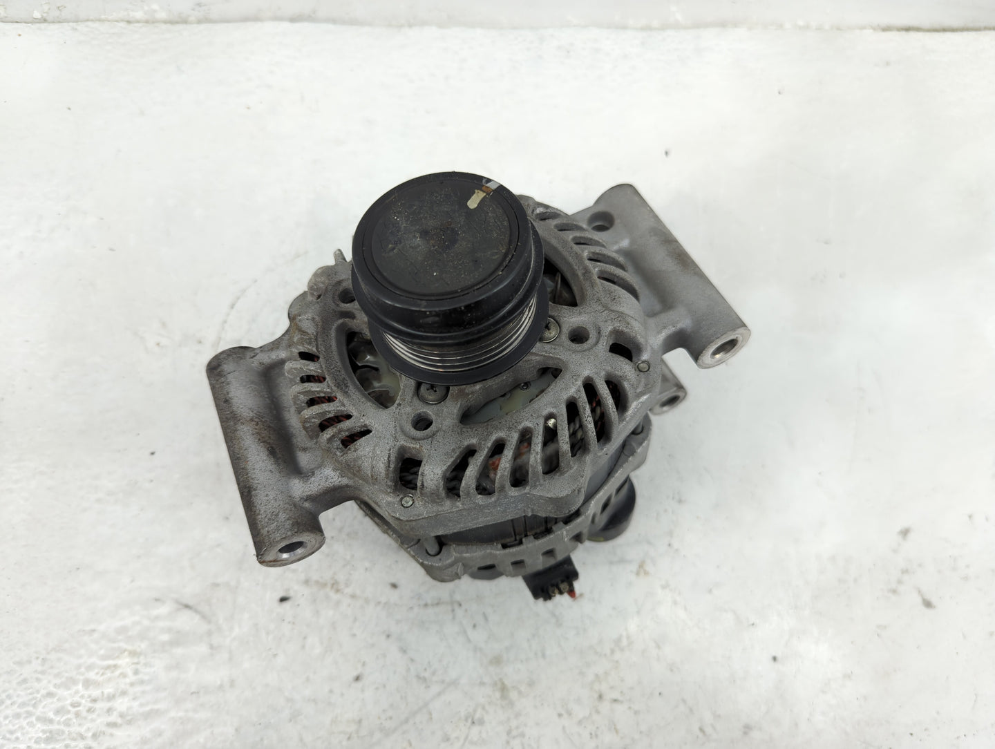 2016-2018 Chevrolet Malibu Alternator Replacement Generator Charging Assembly Engine OEM P/N:13515942 Fits OEM Used Auto Par