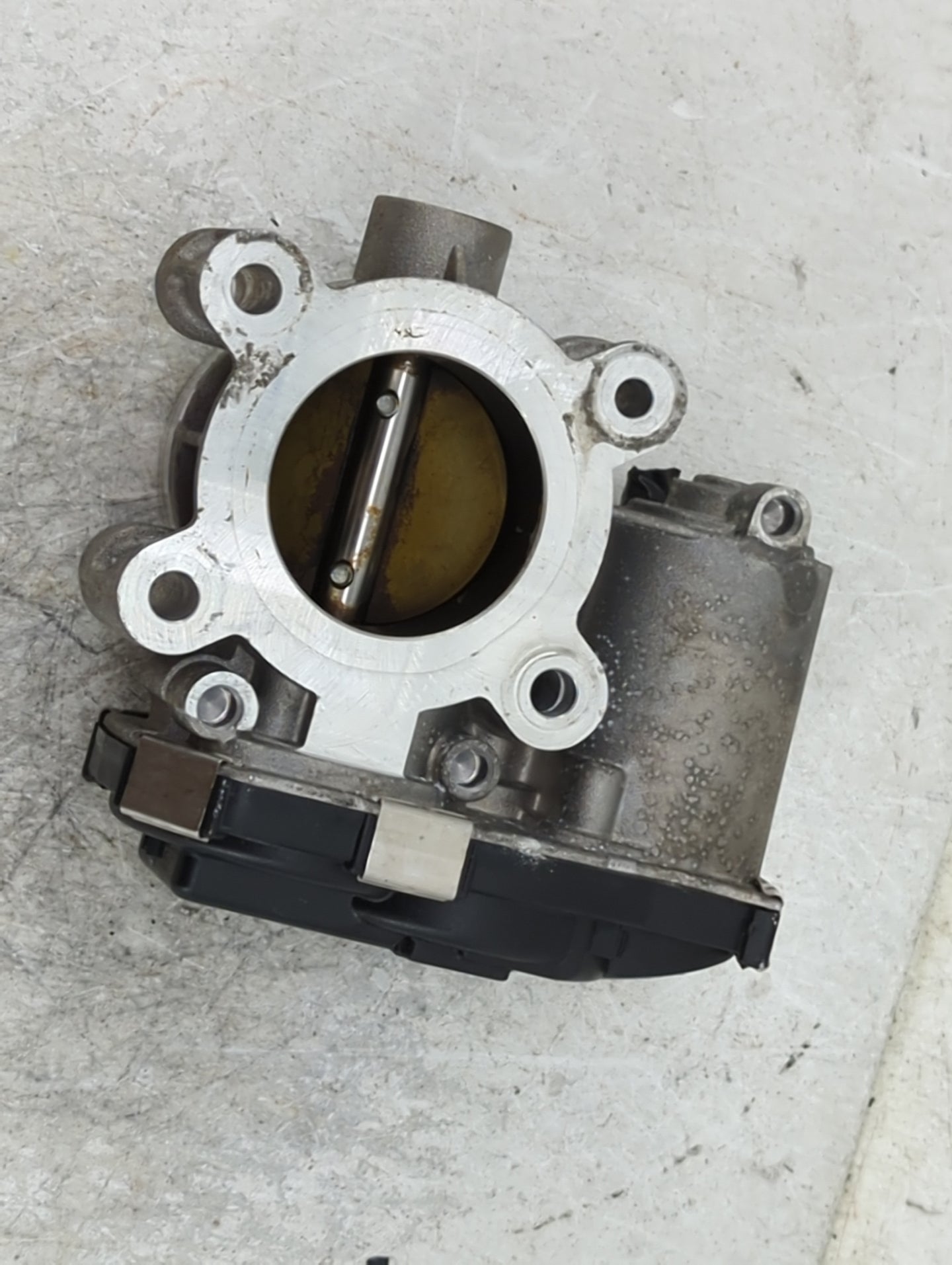 2016-2021 Chevrolet Malibu Throttle Body P/N:12671379AA Fits Fits 2016 2017 2018 2019 2020 2021 2022 OEM Used Auto Parts - O