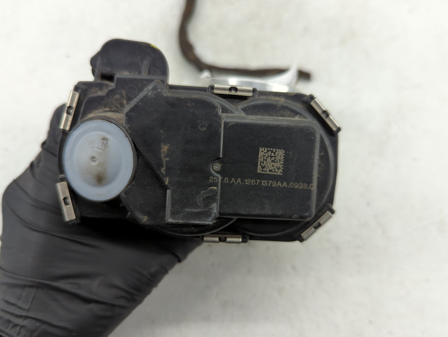 2016-2021 Chevrolet Malibu Throttle Body P/N:12671379AA Fits Fits 2016 2017 2018 2019 2020 2021 2022 OEM Used Auto Parts - O