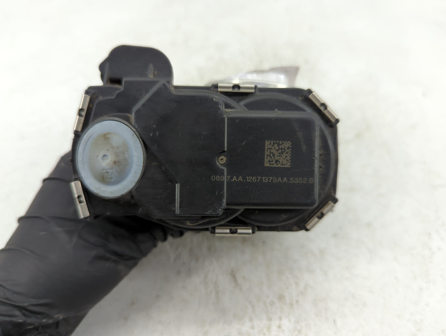 2016-2021 Chevrolet Malibu Throttle Body P/N:12671379AA Fits Fits 2016 2017 2018 2019 2020 2021 2022 OEM Used Auto Parts - O