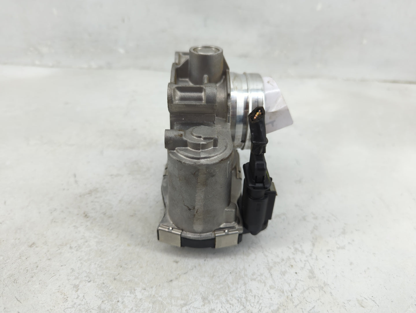 2016-2021 Chevrolet Malibu Throttle Body P/N:12671379AA Fits Fits 2016 2017 2018 2019 2020 2021 2022 OEM Used Auto Parts - O