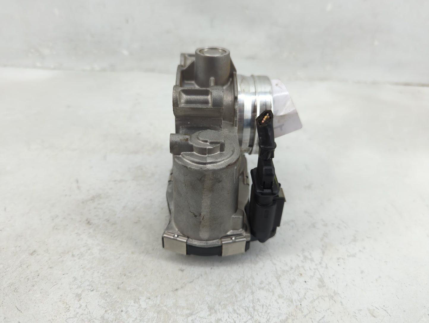 2016-2021 Chevrolet Malibu Throttle Body P/N:12671379AA Fits Fits 2016 2017 2018 2019 2020 2021 2022 OEM Used Auto Parts - O