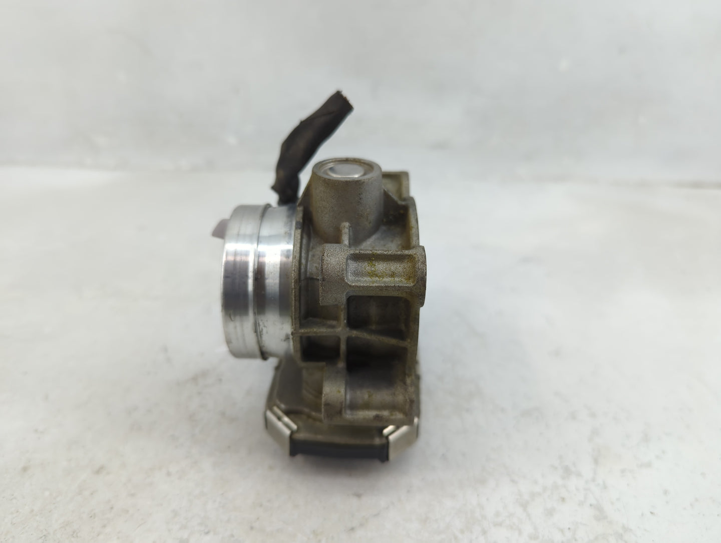 2016-2021 Chevrolet Malibu Throttle Body P/N:12671379AA Fits Fits 2016 2017 2018 2019 2020 2021 2022 OEM Used Auto Parts - O