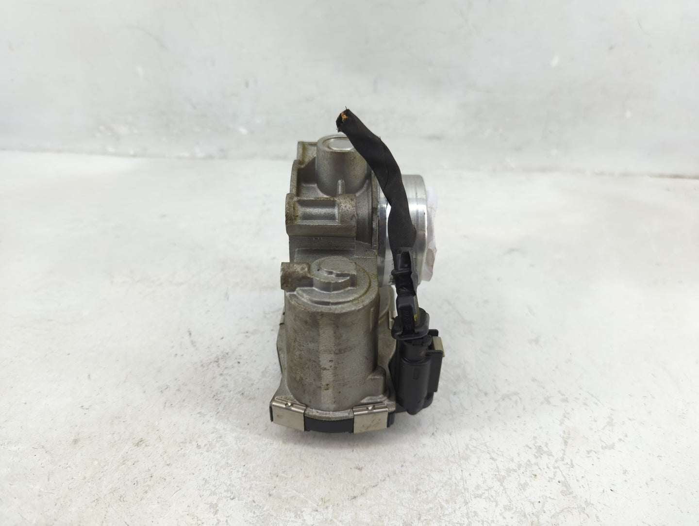 2016-2021 Chevrolet Malibu Throttle Body P/N:12671379AA Fits Fits 2016 2017 2018 2019 2020 2021 2022 OEM Used Auto Parts - O