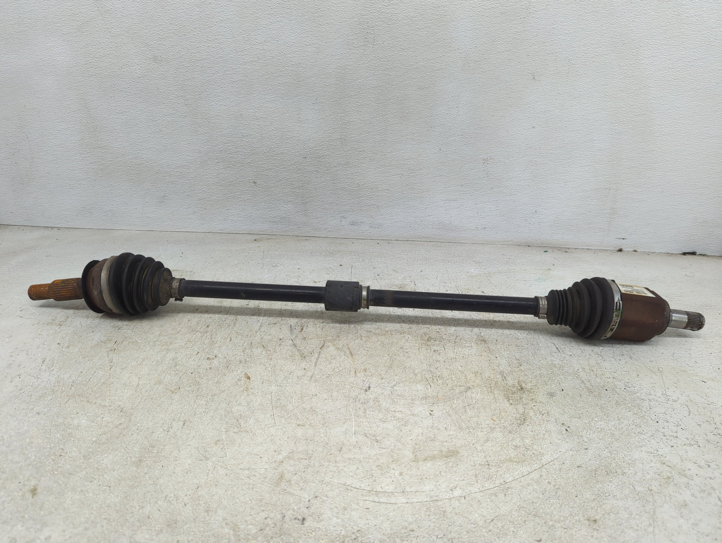 2016-2018 Chevrolet Malibu Axle Shaft Front Passenger Cv C/v - Oemusedautoparts1.com