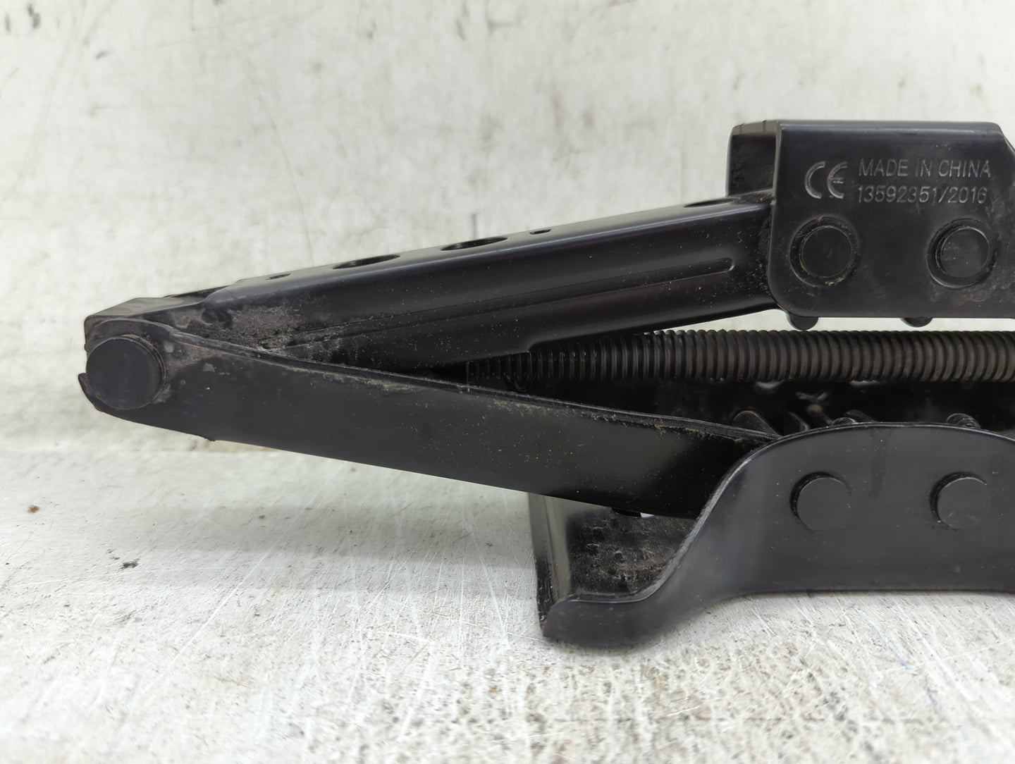 2017 Chevrolet Malibu Spare Scissor Car Jack - Oemusedautoparts1.com