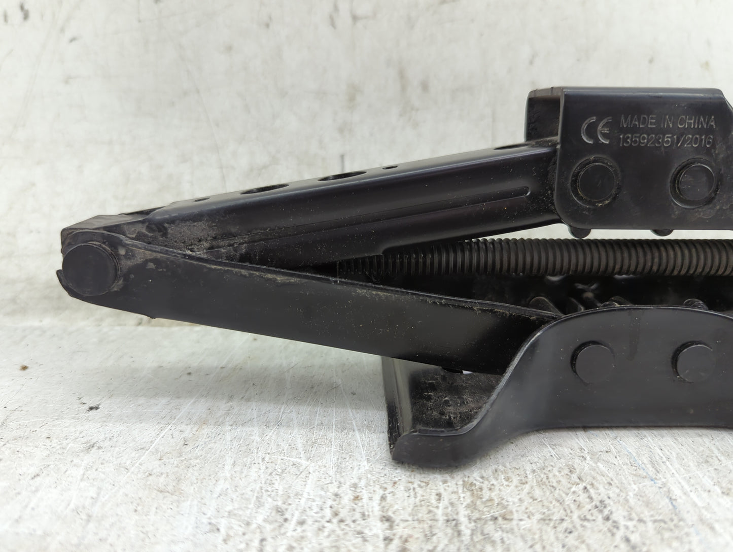 2017 Chevrolet Malibu Spare Scissor Car Jack - Oemusedautoparts1.com