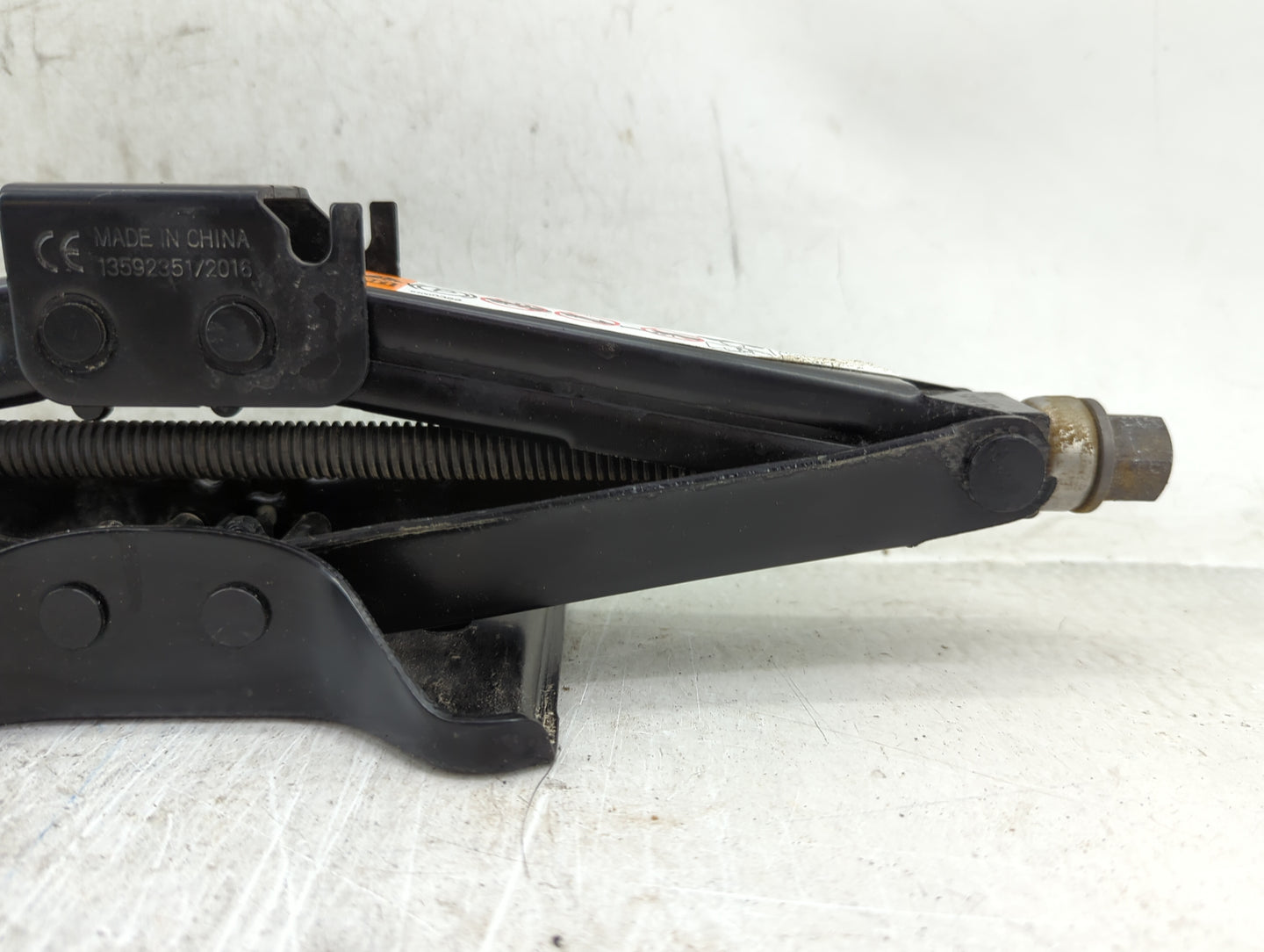 2017 Chevrolet Malibu Spare Scissor Car Jack - Oemusedautoparts1.com