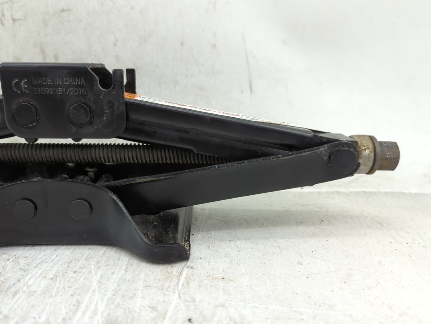 2017 Chevrolet Malibu Spare Scissor Car Jack - Oemusedautoparts1.com