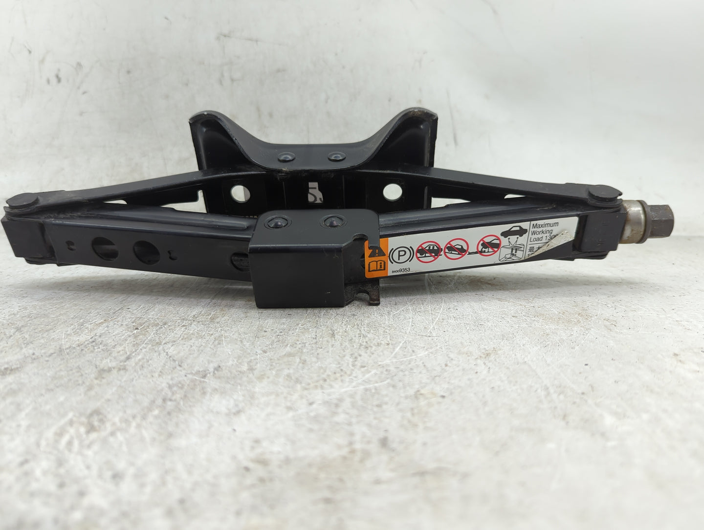 2017 Chevrolet Malibu Spare Scissor Car Jack - Oemusedautoparts1.com