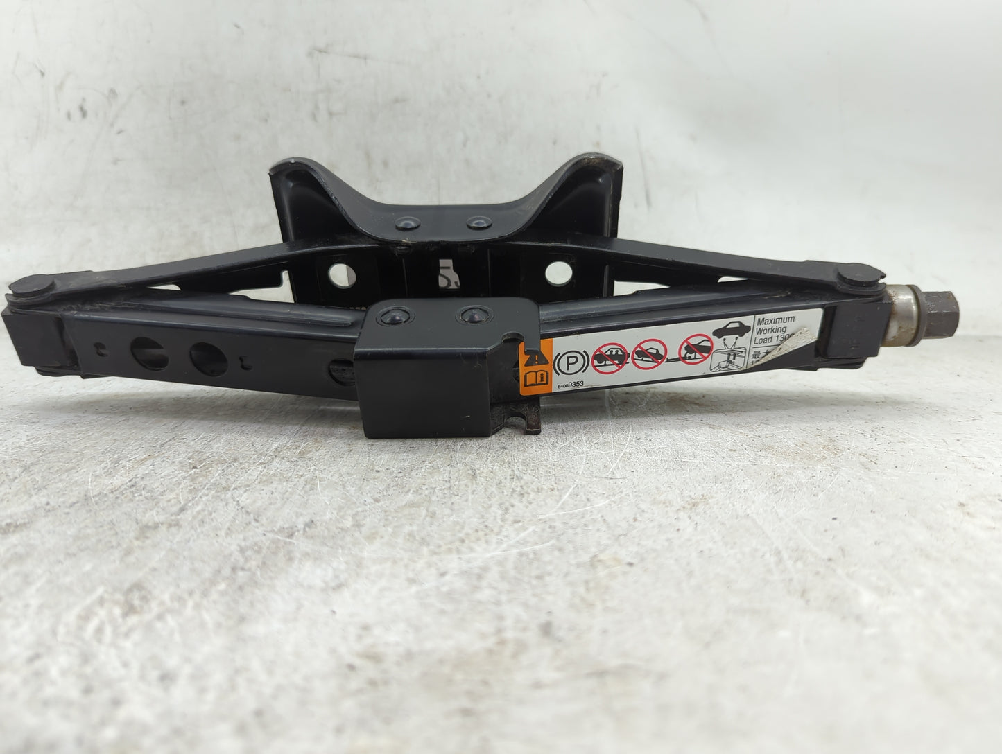 2017 Chevrolet Malibu Spare Scissor Car Jack - Oemusedautoparts1.com