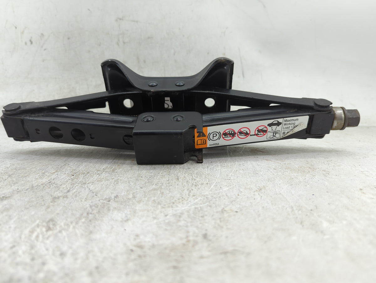 2017 Chevrolet Malibu Spare Scissor Car Jack 1429223 - Oemusedautoparts1.com