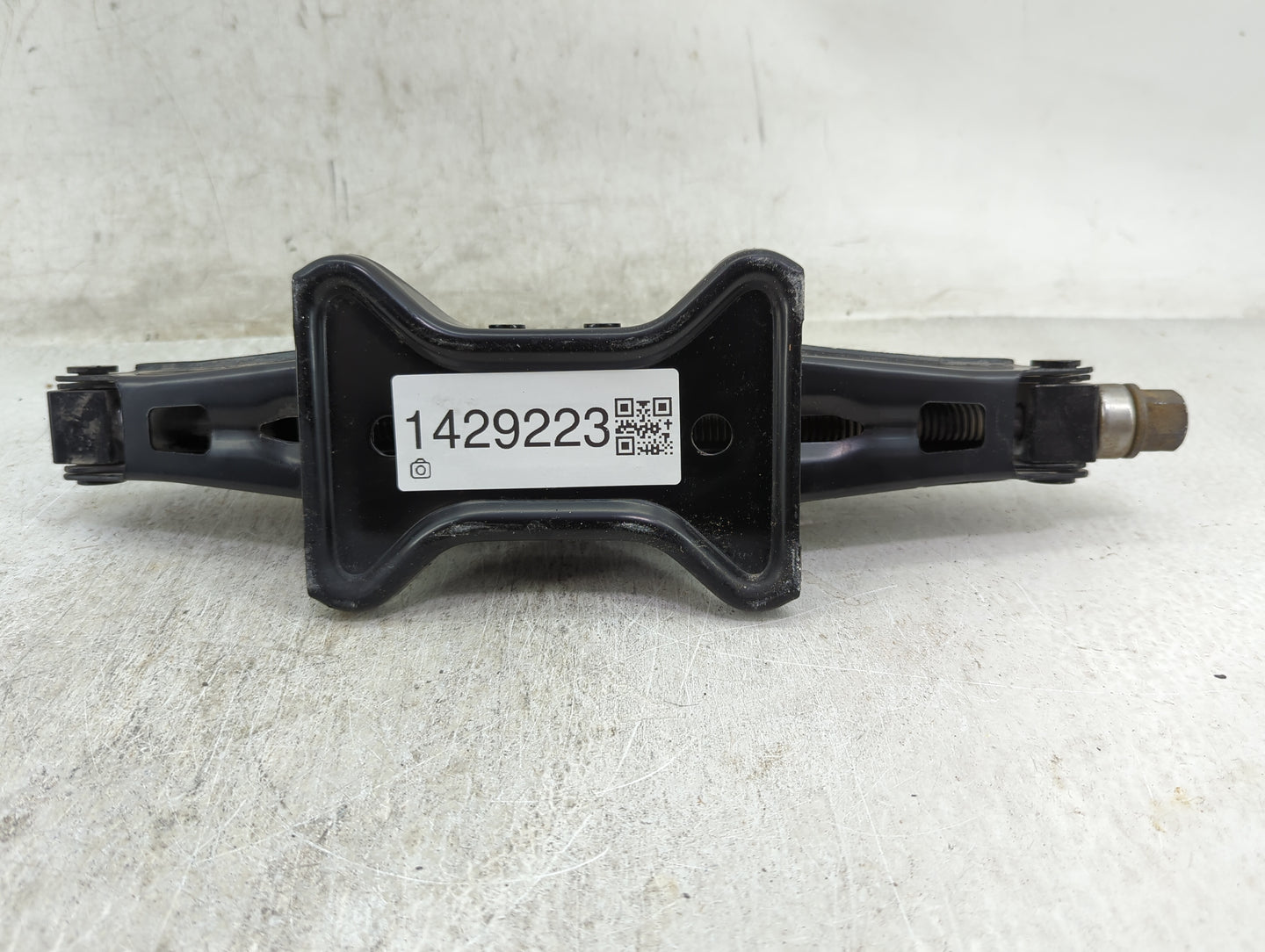 2017 Chevrolet Malibu Spare Scissor Car Jack - Oemusedautoparts1.com