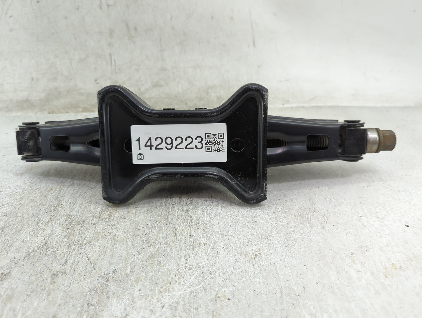 2017 Chevrolet Malibu Spare Scissor Car Jack - Oemusedautoparts1.com