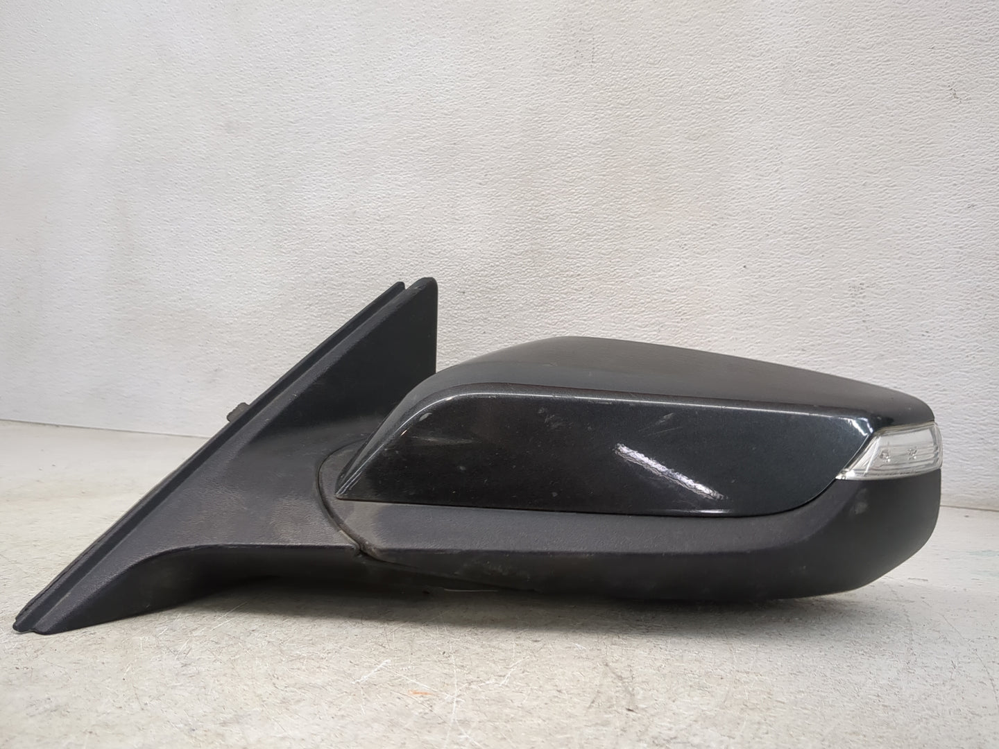 2016-2018 Chevrolet Malibu Driver Side View Mirror - Left Door Mirror OEM Used - Oemusedautoparts1.com