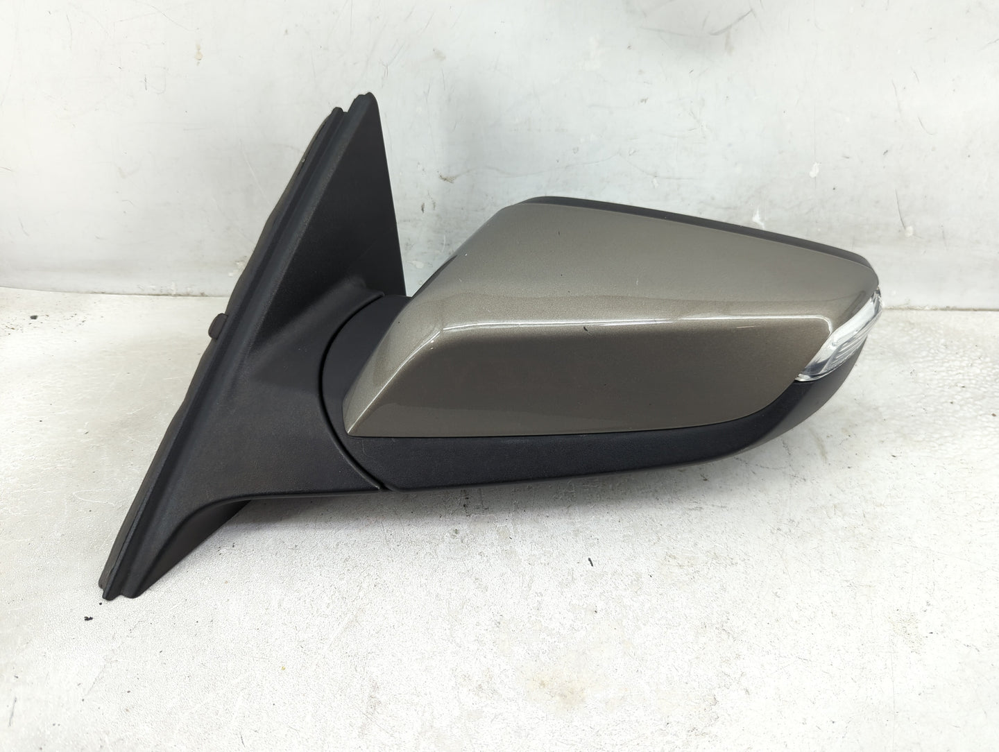 2016-2018 Chevrolet Malibu Driver Side View Mirror - Left Door Mirror OEM Used - Oemusedautoparts1.com