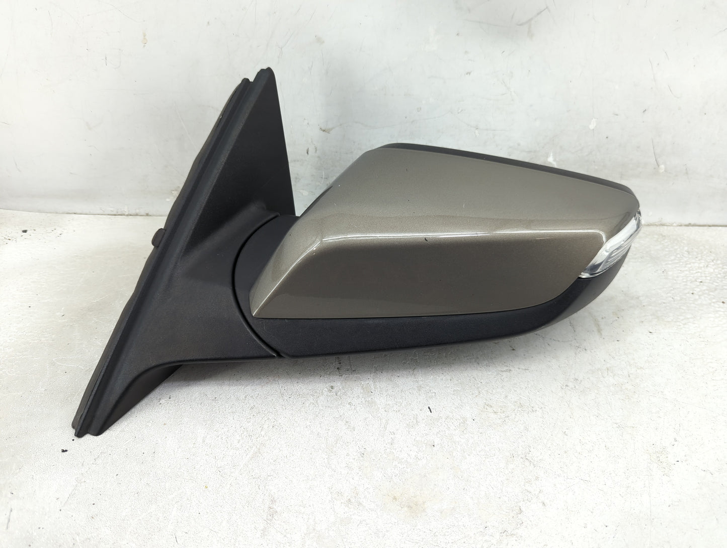 2016-2018 Chevrolet Malibu Driver Side View Mirror - Left Door Mirror OEM Used - Oemusedautoparts1.com