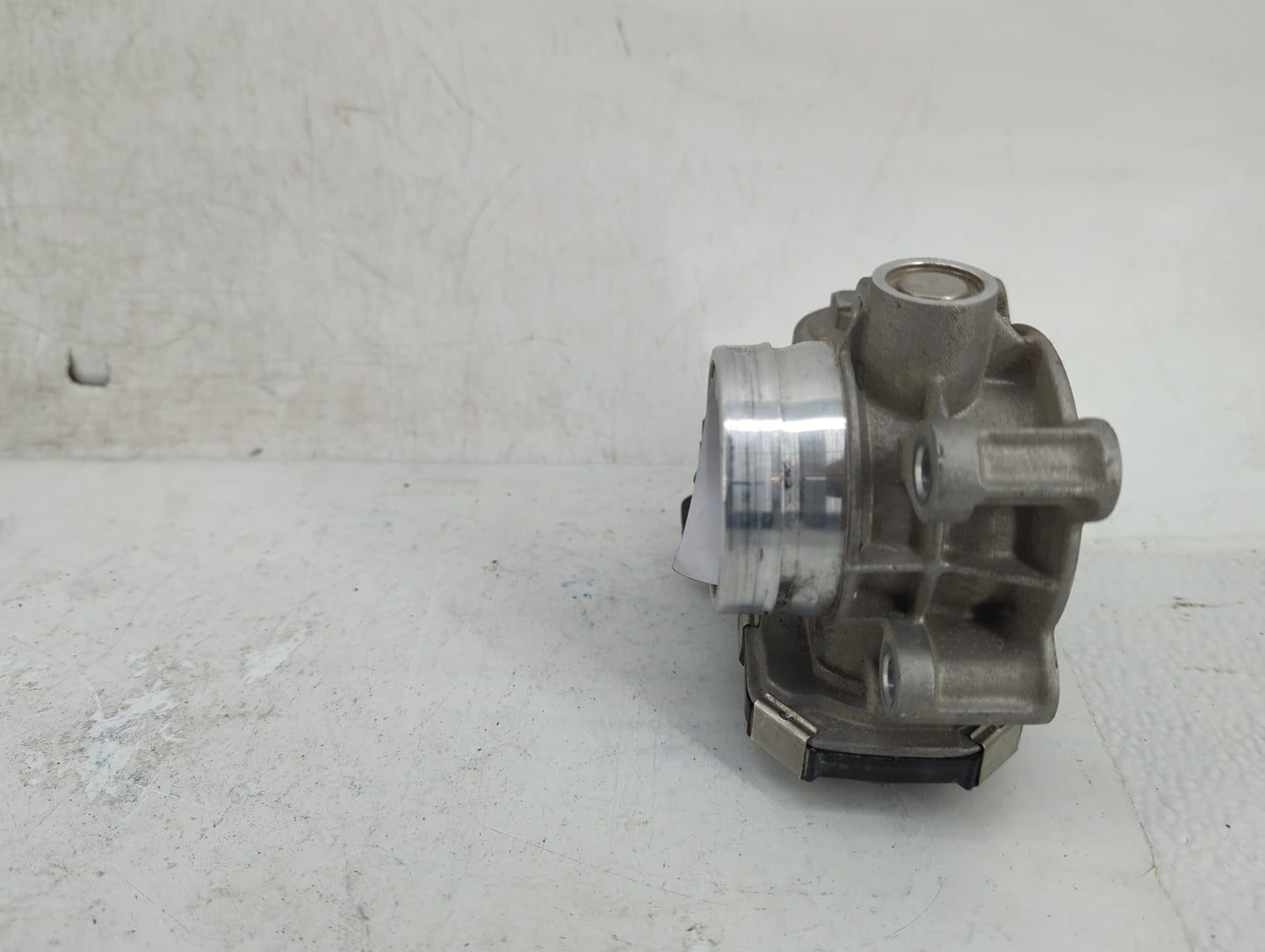 2016-2021 Chevrolet Malibu Throttle Body P/N:12671379AA Fits Fits 2016 2017 2018 2019 2020 2021 2022 OEM Used Auto Parts - O