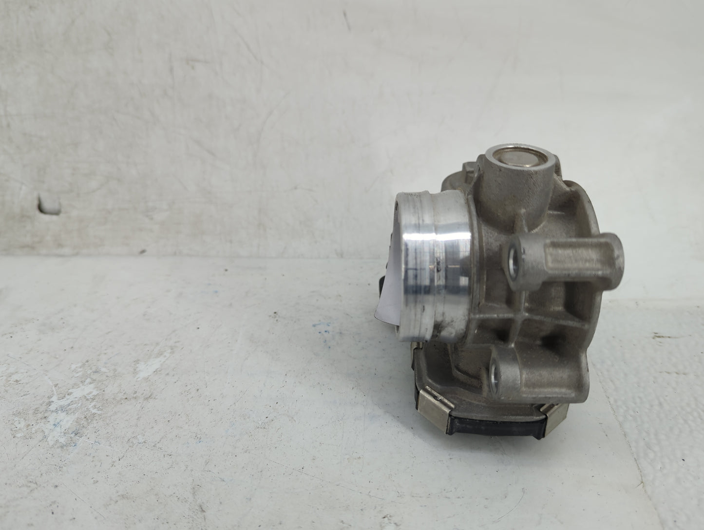 2016-2021 Chevrolet Malibu Throttle Body P/N:12671379AA Fits Fits 2016 2017 2018 2019 2020 2021 2022 OEM Used Auto Parts - O