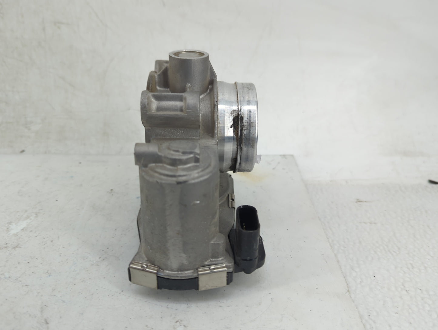 2016-2021 Chevrolet Malibu Throttle Body P/N:12671379AA Fits Fits 2016 2017 2018 2019 2020 2021 2022 OEM Used Auto Parts - O