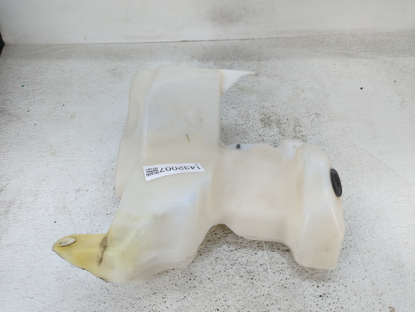 2016 Chevrolet Malibu Radiator Coolant Overflow Expansion Tank Bottle 1432007 - Oemusedautoparts1.com