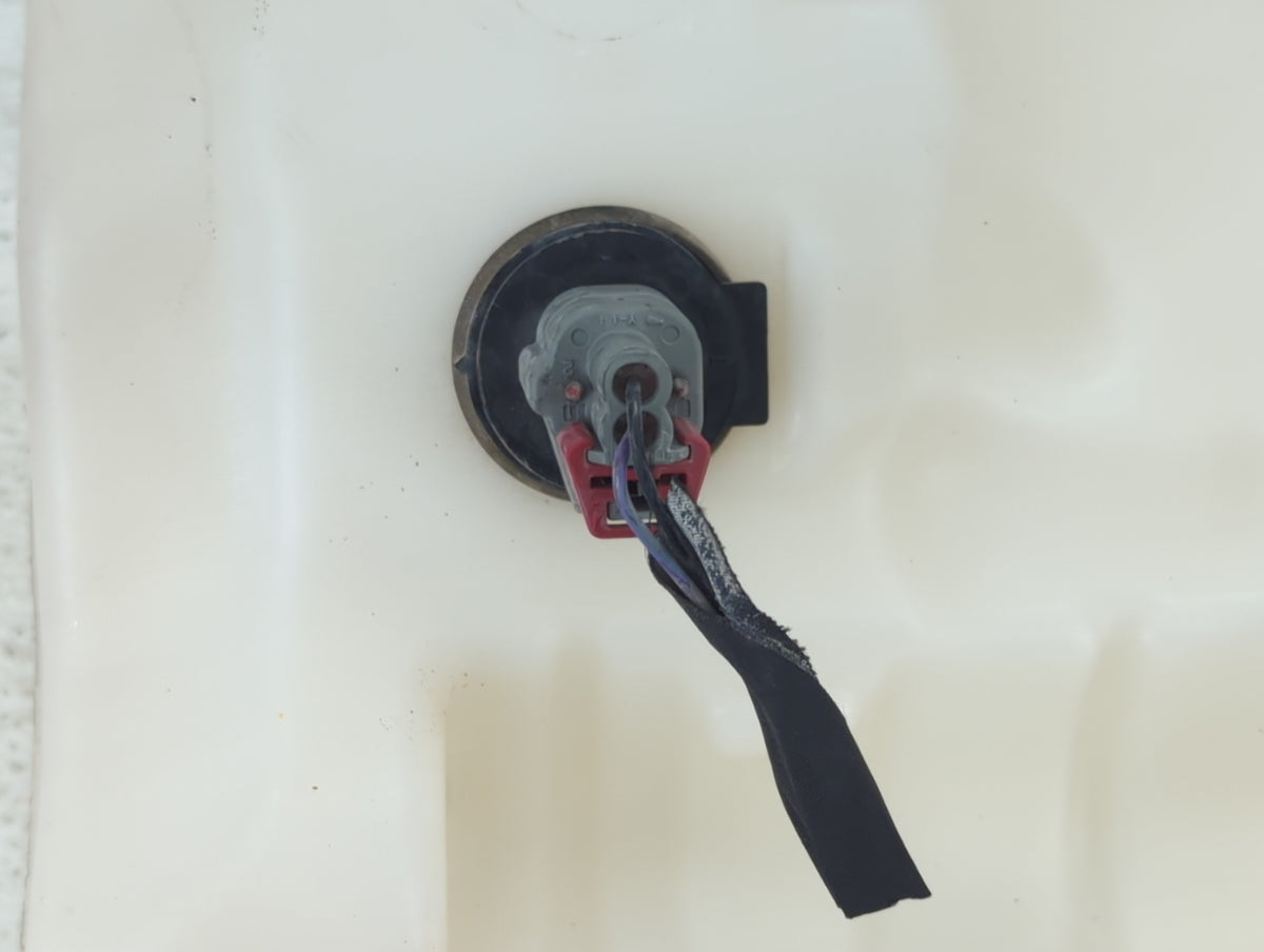 2016 Chevrolet Malibu Radiator Coolant Overflow Expansion Tank Bottle 1432007 - Oemusedautoparts1.com