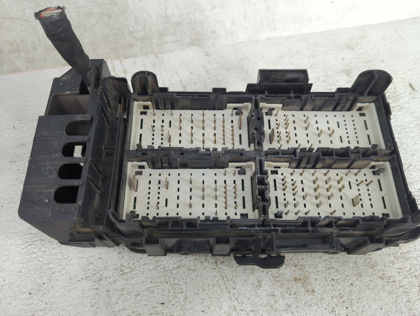 2016-2017 Chevrolet Malibu Fusebox Fuse Box Panel Relay Module Fits Fits 2016 2017 OEM Used Auto Parts - Oemusedautoparts1.c