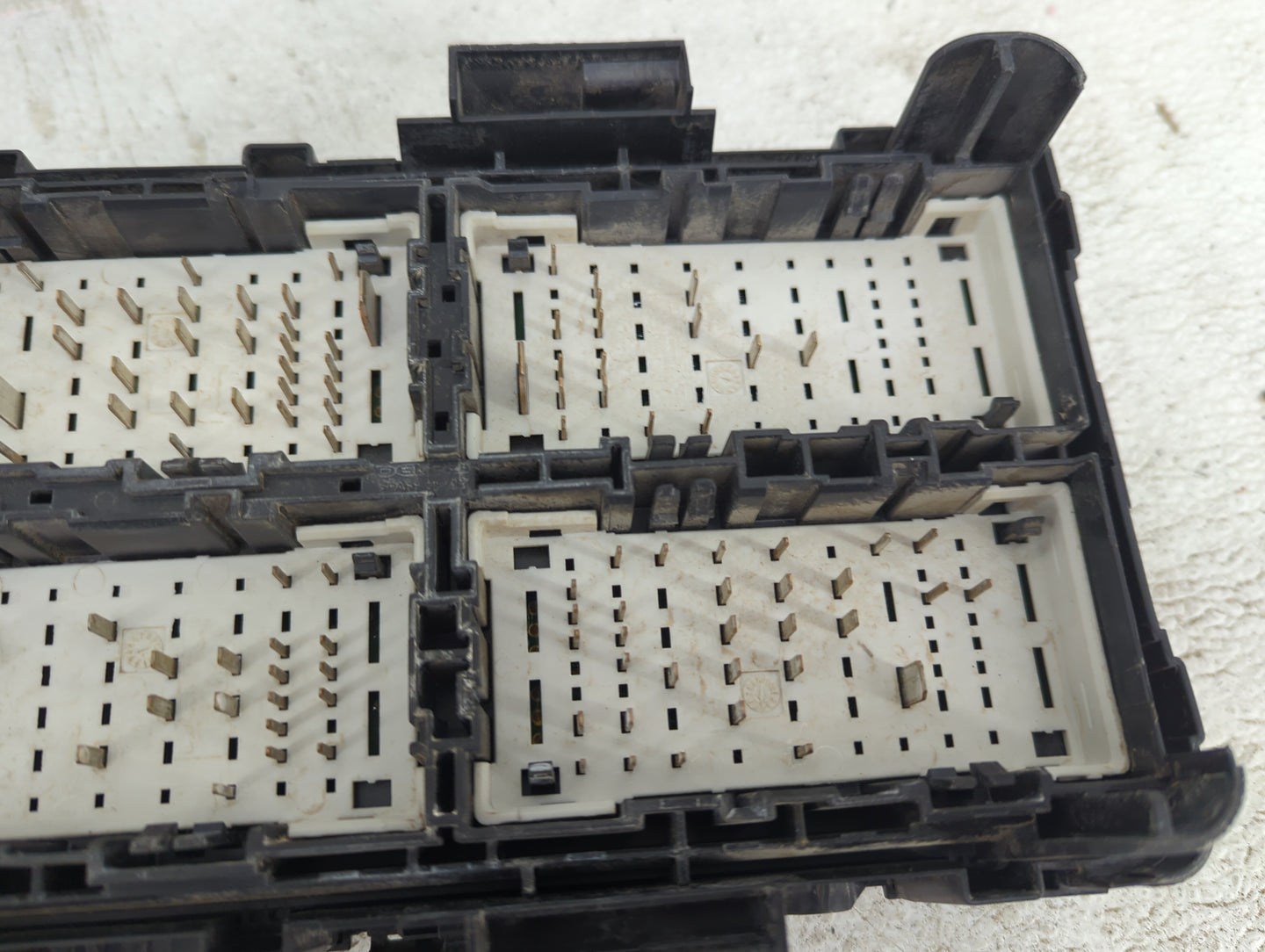 2016-2017 Chevrolet Malibu Fusebox Fuse Box Panel Relay Module Fits Fits 2016 2017 OEM Used Auto Parts - Oemusedautoparts1.c