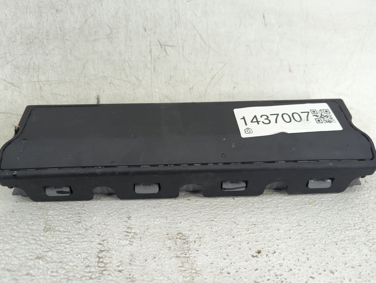 2016-2021 Chevrolet Malibu Air Bag Driver Left Knee OEM P/N:23420286 13594445, 22823445 Fits Fits 2016 2017 2018 2019 2020 2