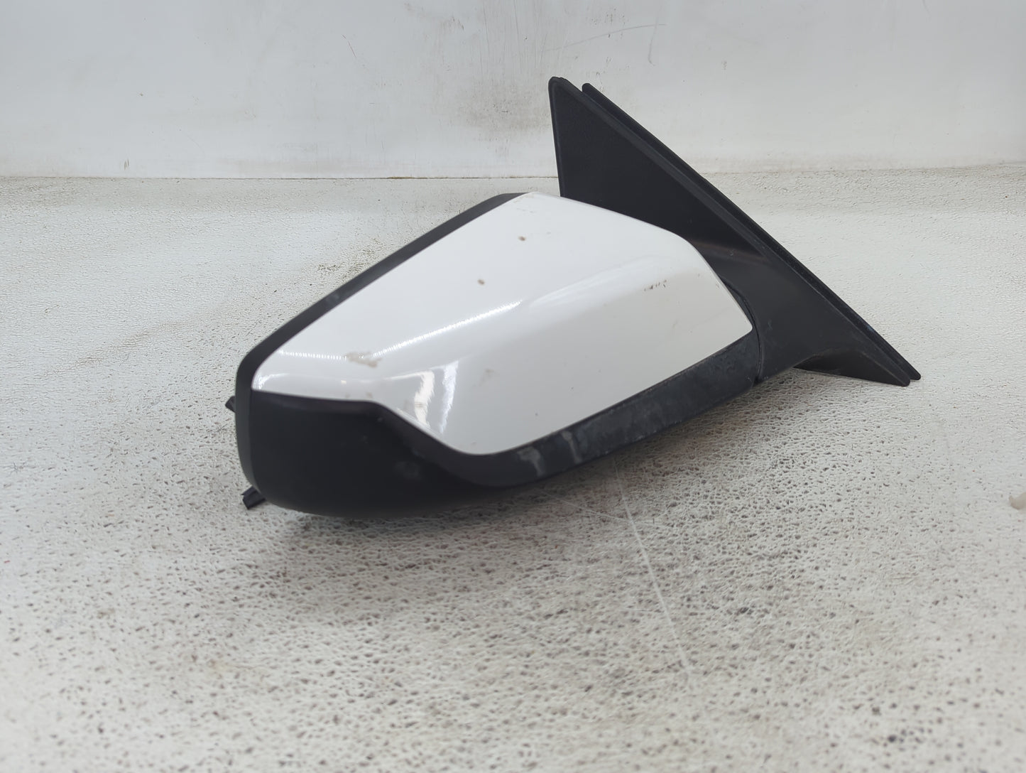 2016-2018 Chevrolet Malibu Passenger Side View Mirror - Right Door Mirror OEM Used - Oemusedautoparts1.com