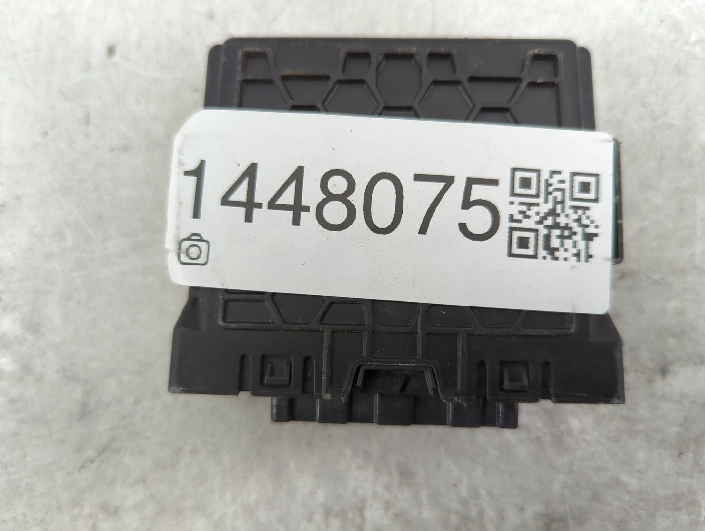 2016-2017 Chevrolet Malibu Body Control Module Bcm Inner Cabin Fuse Box - Oemusedautoparts1.com