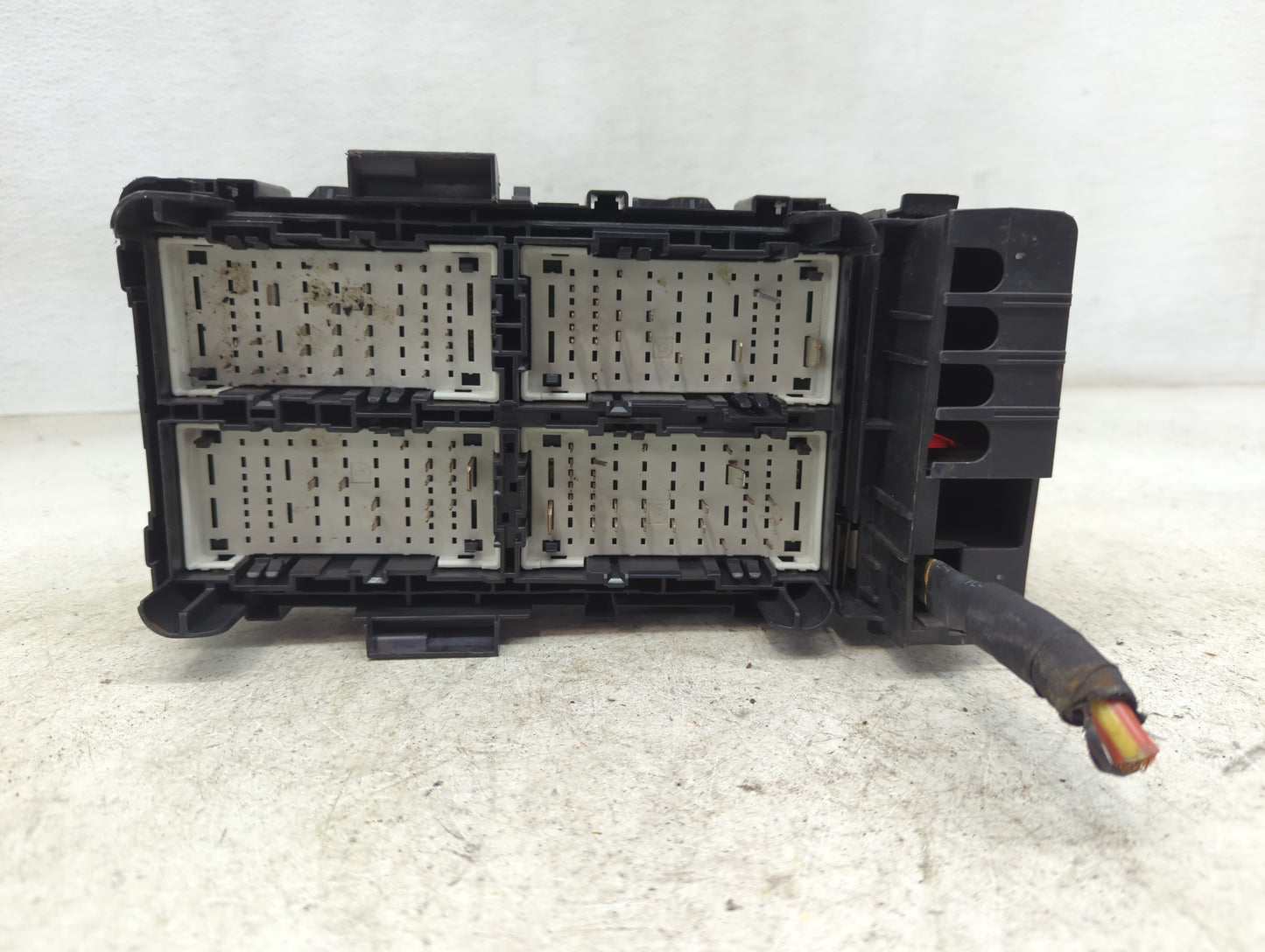 2017-2018 Chevrolet Malibu Fusebox Fuse Box Panel Relay Module P/N:84144635 13500128, 13460935, 13455281 Fits Fits 2017 2018