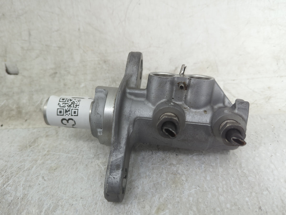 2016-2021 Chevrolet Malibu Brake Master Cylinder 1451143 - Oemusedautoparts1.com