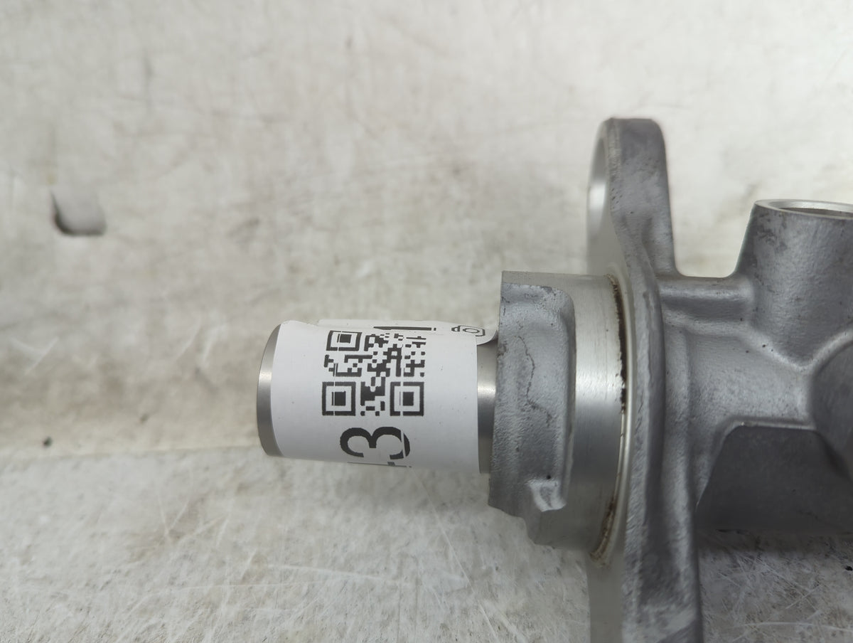 2016-2021 Chevrolet Malibu Brake Master Cylinder 1451143 - Oemusedautoparts1.com