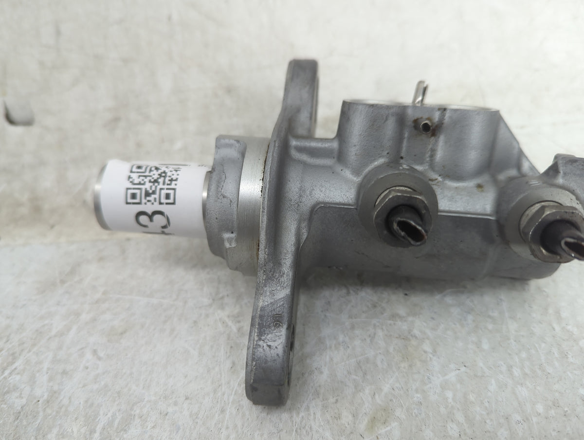 2016-2021 Chevrolet Malibu Brake Master Cylinder 1451143 - Oemusedautoparts1.com