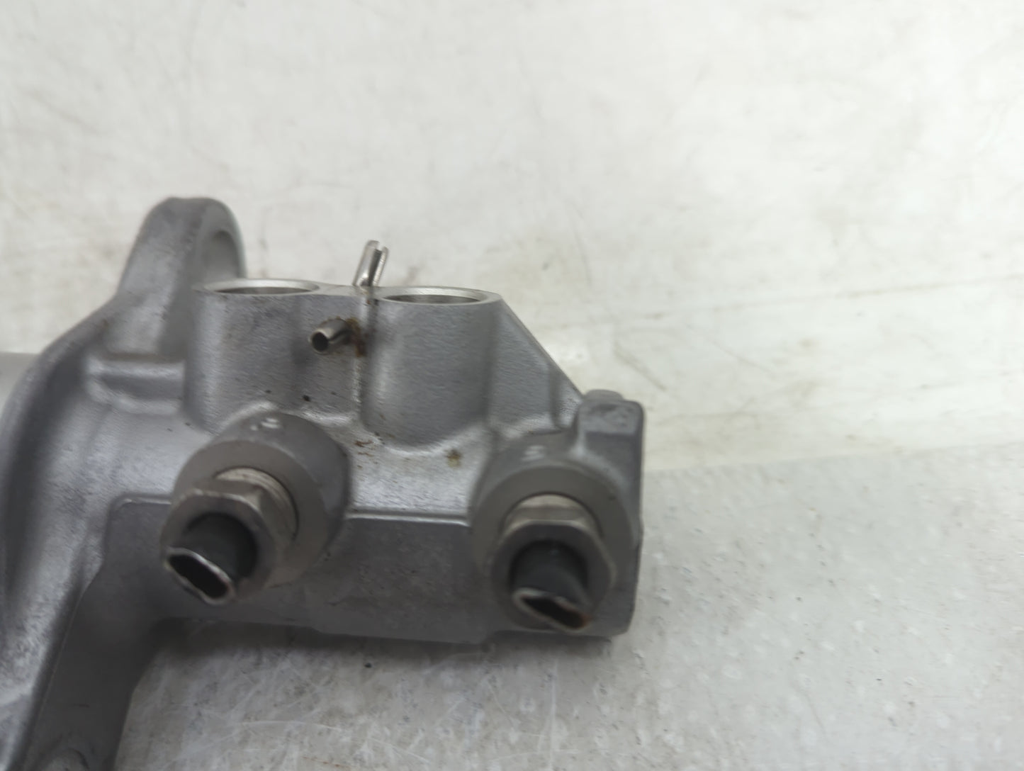 2016-2021 Chevrolet Malibu Brake Master Cylinder 1451143 - Oemusedautoparts1.com