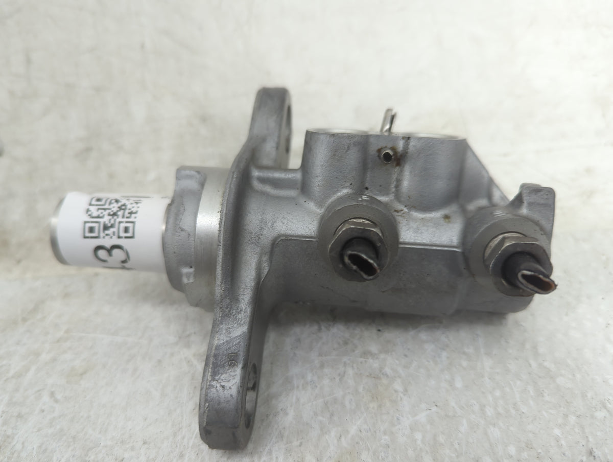 2016-2021 Chevrolet Malibu Brake Master Cylinder 1451143 - Oemusedautoparts1.com