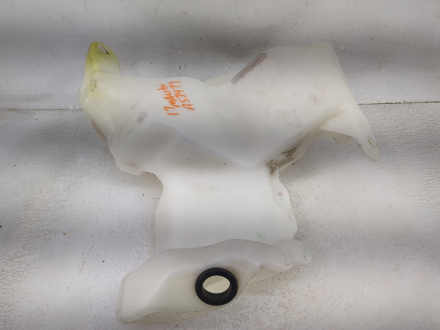 2017-2021 Chevrolet Malibu Windshield Washer Fluid Reservoir Bottle Oem 1474032 - Oemusedautoparts1.com