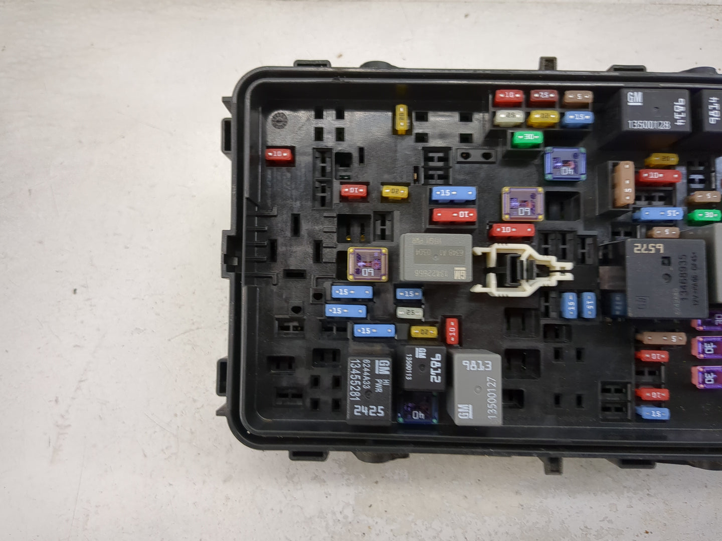 2019 Chevrolet Malibu Fusebox Fuse Box Panel Relay Module P/N:13500128 13500127, 84144636, 13468935, 13455281 Fits OEM Used 
