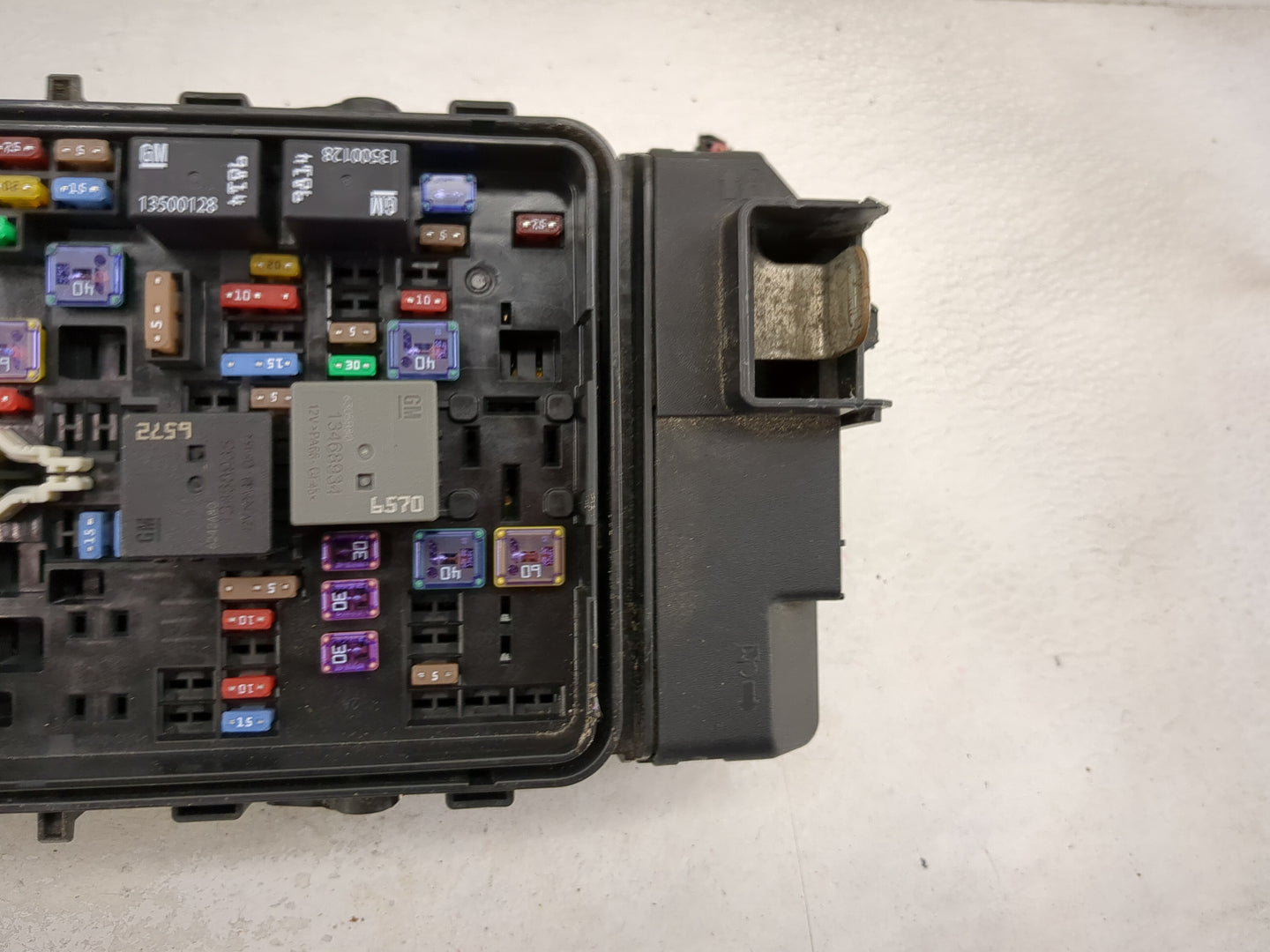 2019 Chevrolet Malibu Fusebox Fuse Box Panel Relay Module P/N:13500128 13500127, 84144636, 13468935, 13455281 Fits OEM Used 