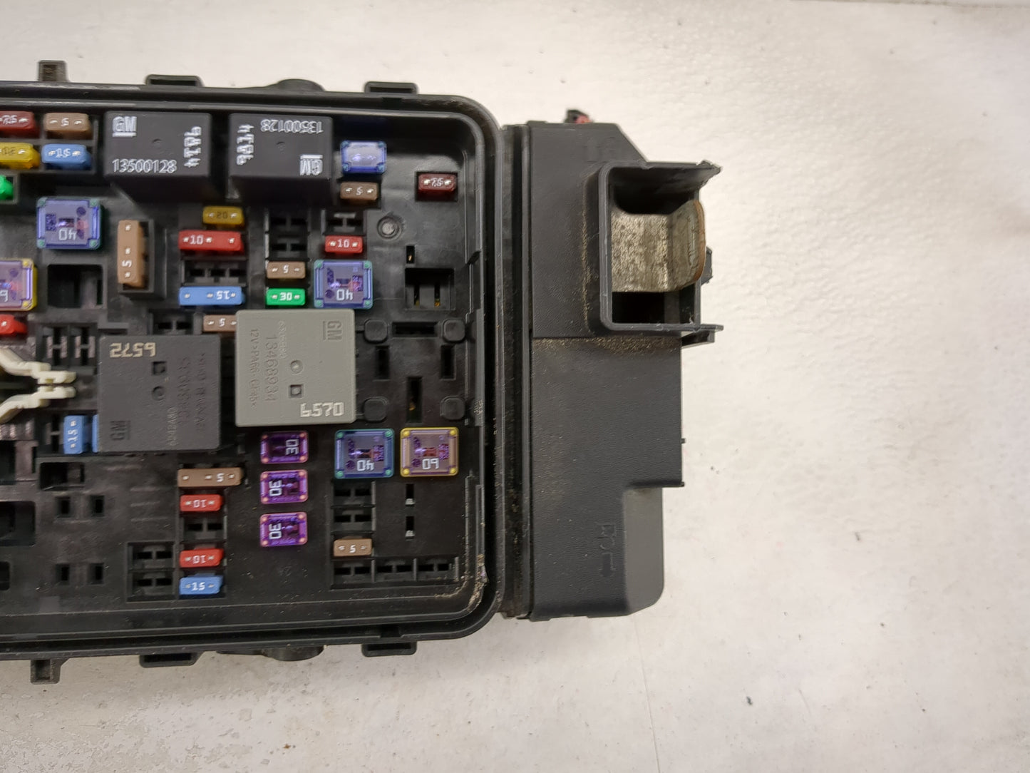 2019 Chevrolet Malibu Fusebox Fuse Box Panel Relay Module P/N:13500128 13500127, 84144636, 13468935, 13455281 Fits OEM Used 