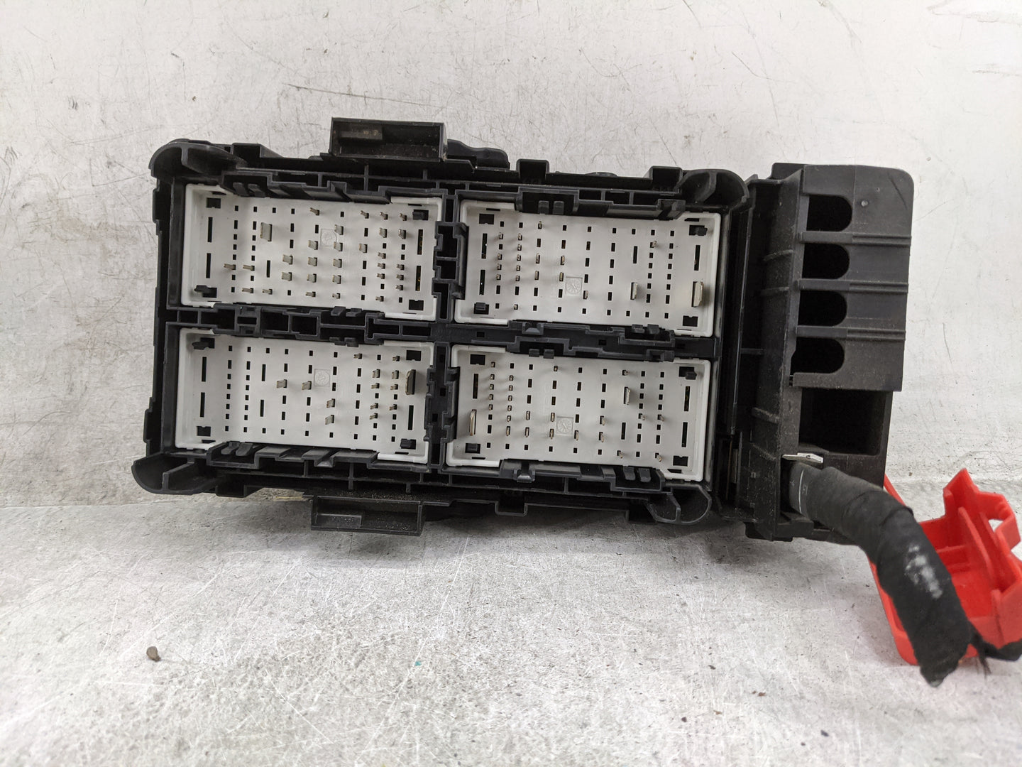 2017-2018 Chevrolet Malibu Fusebox Fuse Box Panel Relay Module P/N:84144635_01 84144635 Fits Fits 2017 2018 OEM Used Auto Pa