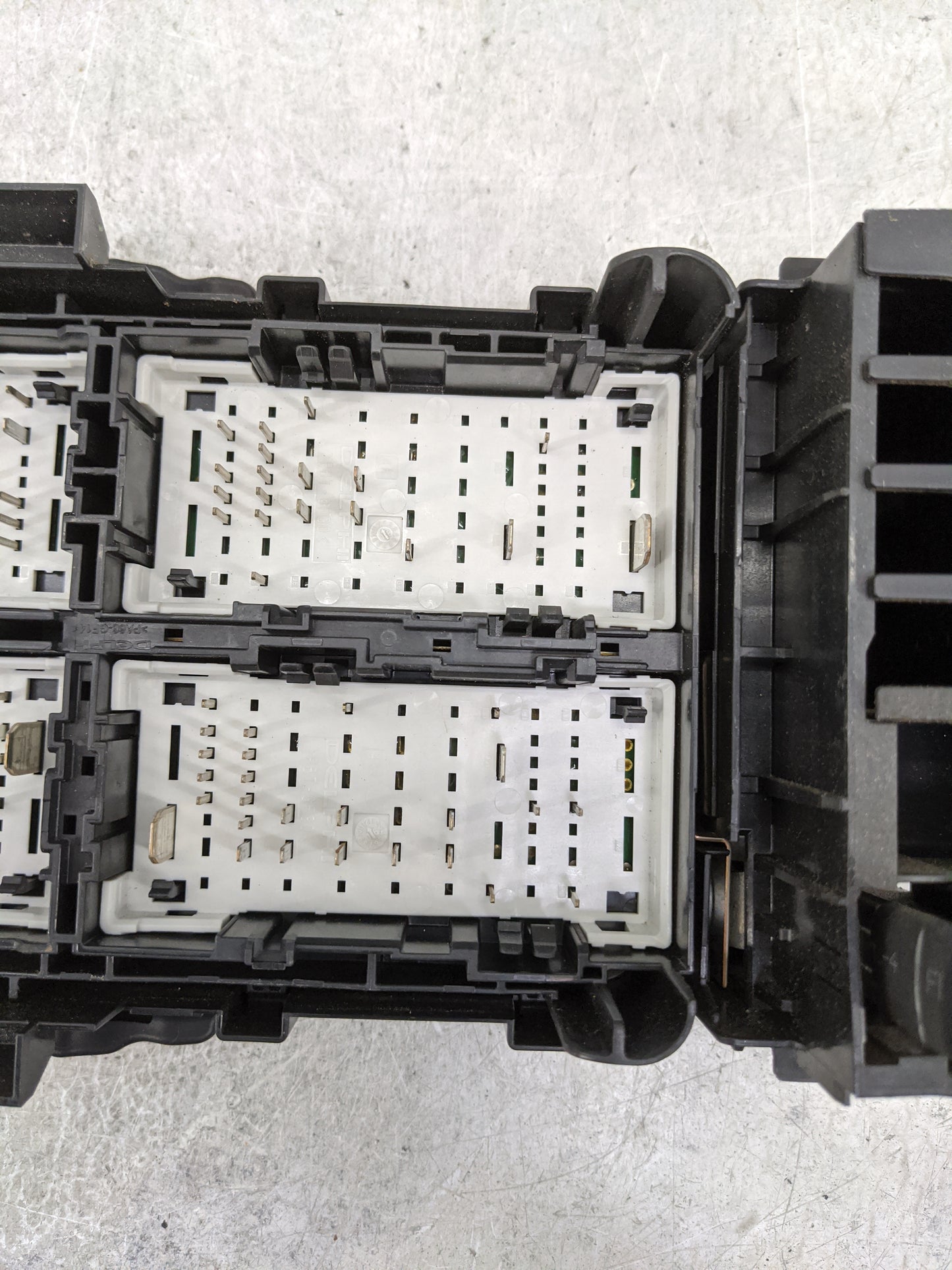 2017-2018 Chevrolet Malibu Fusebox Fuse Box Panel Relay Module P/N:84144635_01 84144635 Fits Fits 2017 2018 OEM Used Auto Pa