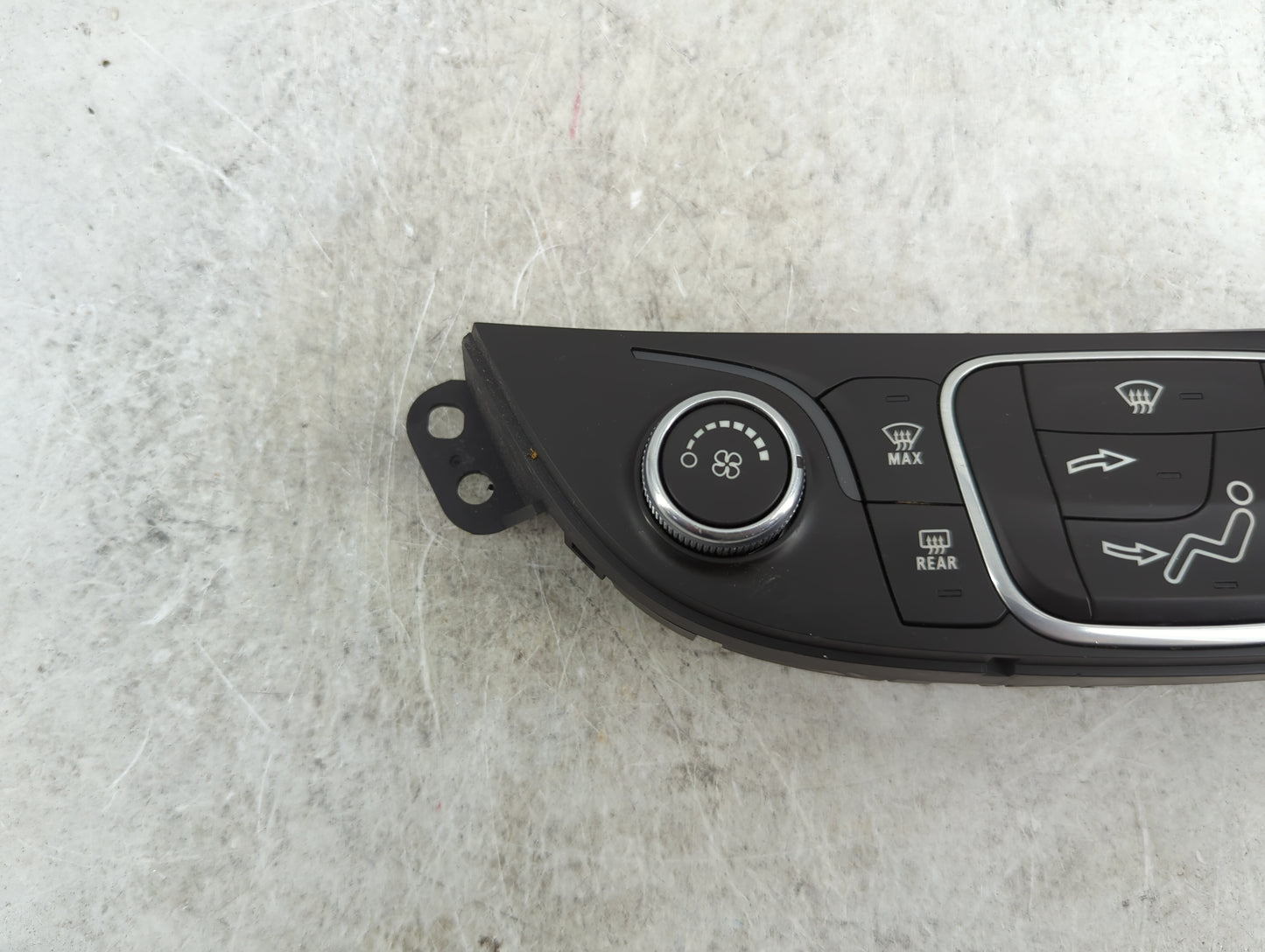 2016-2017 Chevrolet Malibu Climate Control Module Temperature AC/Heater Replacement P/N:QFGM4D4A 10R-051670 Fits Fits 2016 2