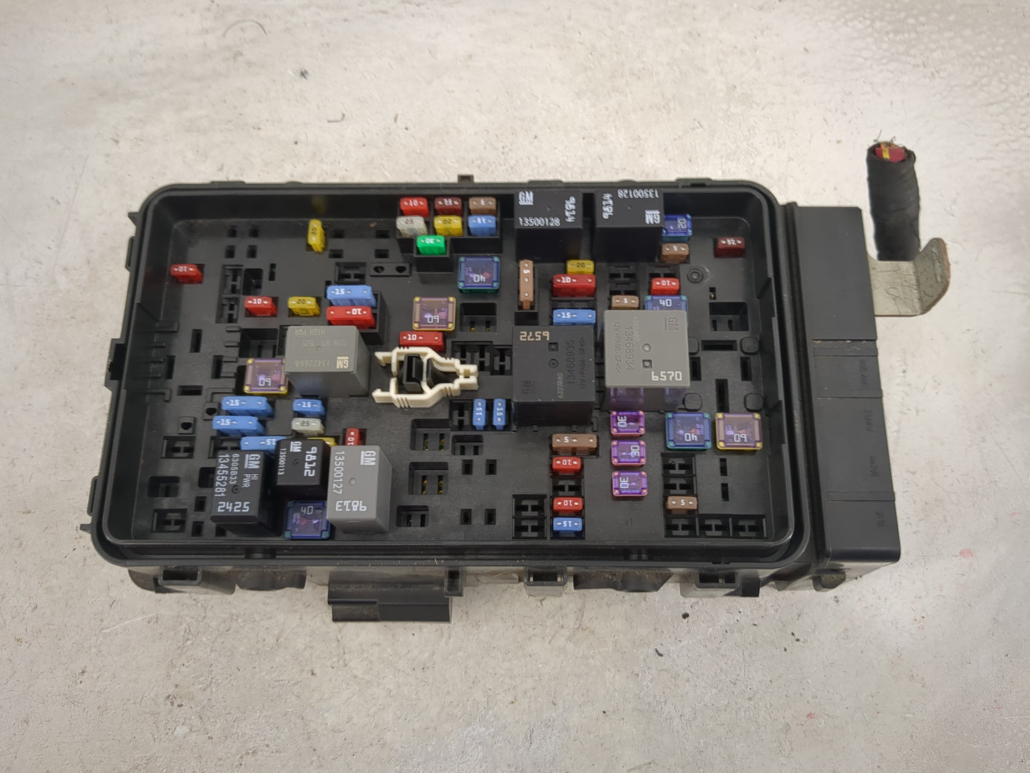 2016-2017 Chevrolet Malibu Fusebox Fuse Box Panel Relay Module P/N:13500128 13500127, 13500113, 13455281 Fits Fits 2016 2017