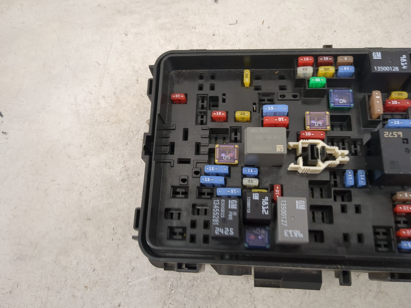 2016-2017 Chevrolet Malibu Fusebox Fuse Box Panel Relay Module P/N:13500128 13500127, 13500113, 13455281 Fits Fits 2016 2017