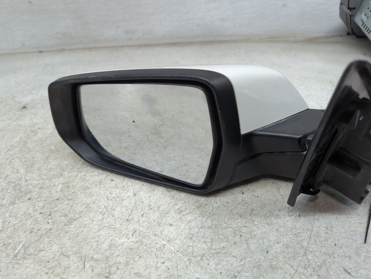 2016-2018 Chevrolet Malibu Driver Side View Mirror - Left Door Mirror OEM Used - Oemusedautoparts1.com