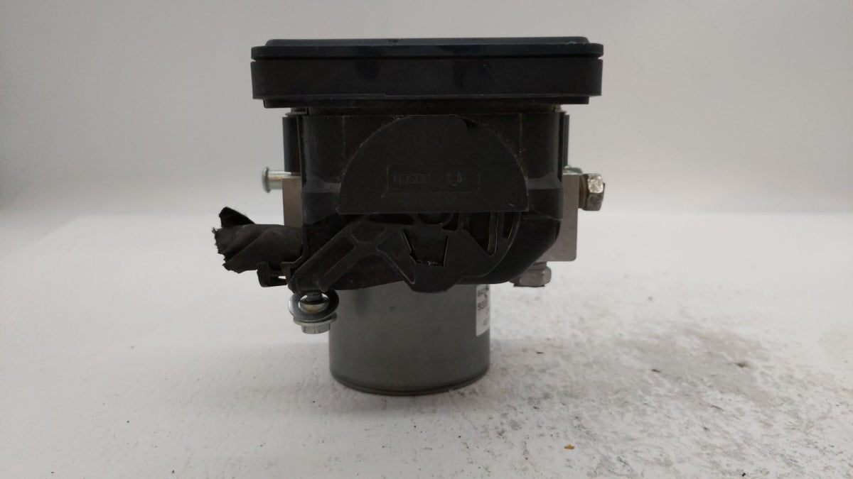 2017 Chevrolet Malibu Anti-Lock Brake ABS Pump Module Actuator OEM P/N:84139389 065055768 Fits OEM Used Auto Parts - Oemused