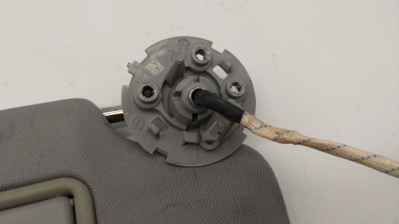 2016-2019 Chevrolet Malibu Sun Visor Shade Replacement Passenger Right Mirror Fits Fits 2016 2017 2018 2019 OEM Used Auto Pa